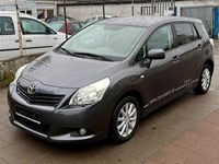 Gebraucht Toyota Verso Travel 147 PS (108 kW) 2012 Silber Van / Kleinbus