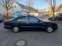 Gebraucht Mercedes E240 170 PS (125 kW) 1998 Blau Limousine