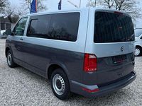 Gebraucht VW Multivan 150 PS (110 kW) 2019 Weiß und grün foliert Van