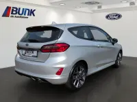 Gebraucht Ford Fiesta ST-Line 101 PS (74 kW) 2022 Polarsilber metallic Kleinwagen