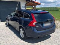 Gebraucht Volvo V60 163 PS (119 kW) 2014 Blau Kombi