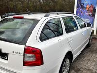 Gebraucht Skoda Octavia 105 PS (77 kW) 2011 Weiß Kombi