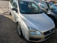 Gebraucht Ford Focus 100 PS (73 kW) 2005 Silber Limousine