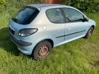Gebraucht Peugeot 206 60 PS (44 kW) 2001 Silber Kleinwagen