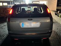 Gebraucht Ford Focus Ghia 116 PS (85 kW) 2005 Blau Kombi