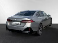 Gebraucht BMW 520 M Sport 197 PS (144 kW) 2025 Oxidgrau metallic Limousine