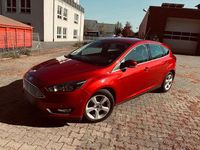 Używany Ford Focus Titanium 125 KM (91 kW) 2015 Czerwony Sedan/Limuzyna