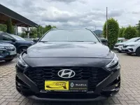 Gebraucht Hyundai i30 Advantage 120 PS (88 kW) 2024 Abyss black / mic Kombi