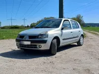 Używany Renault Clio II 75 KM (55 kW) 2003 Srebrny Sedan/Limuzyna