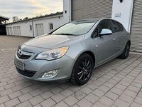 Gebraucht Opel Astra Design Edition 110 PS (80 kW) 2012 Silbersee/perl silber (m2) Limousine