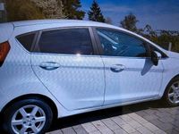 Gebraucht Ford Fiesta 88 PS (64 kW) 2009 Weiß Kleinwagen