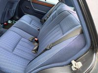 Gebraucht Mercedes E230 132 PS (97 kW) 1989 Andere farben Limousine