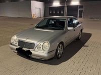 Gebraucht Mercedes E240 170 PS (125 kW) 1999 Silber Limousine