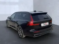 Gebraucht Volvo V60 Plus 197 PS (144 kW) 2024 Onyx black (metallic) Kombi