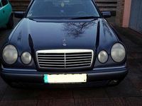 Gebraucht Mercedes E200 Elegance 102 PS (75 kW) 1999 Schwarz Limousine