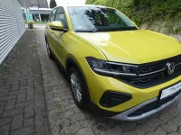 Gebraucht VW T-Cross Basis 95 PS (69 kW) 2026 Gelb SUV