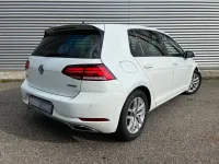 Gebraucht VW Golf VII Highline 131 PS (96 kW) 2019 Weiß Limousine