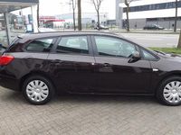 Gebraucht Opel Astra Edition 110 PS (80 kW) 2013 Braun Kombi