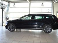 Gebraucht VW Passat Elegance 200 PS (147 kW) 2022 Deep black perleffekt (metallic) Kombi