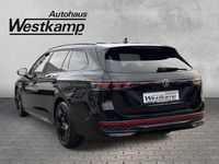 Gebraucht VW Passat Style 150 PS (110 kW) 2024 Schwarz Limousine