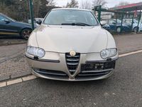 Gebraucht Alfa Romeo 147 Distinctive 105 PS (77 kW) 2004 Gold Kleinwagen