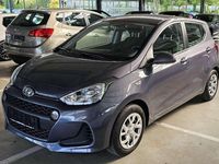Gebraucht Hyundai i10 Classic 67 PS (49 kW) 2018 Grau Kleinwagen
