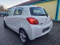 Gebraucht Mitsubishi Space Star Edition 71 PS (52 kW) 2016 Weiß Limousine