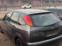 Gebraucht Ford Focus 115 PS (84 kW) 2002 Grau Kleinwagen