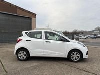 Gebraucht Hyundai i10 Basis 67 PS (49 kW) 2016 Weiß Kleinwagen