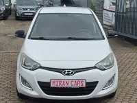 Gebraucht Hyundai i20 Classic 86 PS (63 kW) 2014 Weiß Kleinwagen