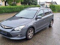 Gebraucht Hyundai i30 105 PS (77 kW) 2011 Grau Kombi