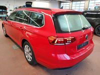 Gebraucht VW Passat Business 122 PS (89 kW) 2023 Tornadorot Kombi