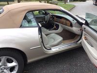 Gebraucht Jaguar XK 284 PS (208 kW) 2001 Gold Cabrio