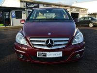 Gebraucht Mercedes B200 193 PS (141 kW) 2009 Rot metallic Van / Kleinbus