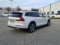 Gebraucht Volvo V60 CC Plus 197 PS (144 kW) 2024 Weiß Kombi