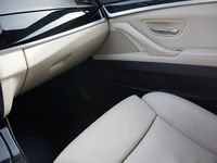 Gebraucht BMW 530 Sport Line 258 PS (189 kW) 2013 Schwarz metallic Kombi