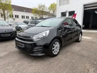 Używany Kia Rio Attract 75 KM (55 kW) 2015 Czarny Sedan/Limuzyna