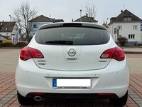 Gebraucht Opel Astra 140 PS (102 kW) 2012 Weiß Limousine