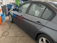 Gebraucht BMW 320 163 PS (119 kW) 2006 Grau Limousine