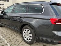 Gebraucht VW Passat 150 PS (110 kW) 2021 Grau Kombi
