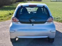 Gebraucht Toyota Aygo 63 PS (46 kW) 2009 Silber Kleinwagen