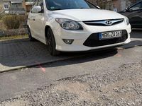 Gebraucht Hyundai i30 Edition 109 PS (80 kW) 2012 Weiß Limousine