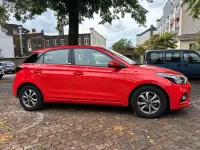 Gebraucht Hyundai i20 Select 75 PS (55 kW) 2020 Rot Kleinwagen