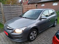 Gebraucht Hyundai i30 90 PS (66 kW) 2012 Grau Limousine