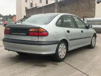 Gebraucht Renault Laguna II 107 PS (78 kW) 2001 Silber Limousine