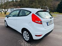 Gebraucht Ford Fiesta 60 PS (44 kW) 2011 Weiß Kleinwagen