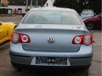 Gebraucht VW Passat Trendline 102 PS (75 kW) 2005 Arctic blue silver metallic Limousine