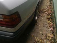 Gebraucht Mercedes E230 132 PS (97 kW) 1986 Andere farben Limousine