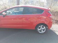 Gebraucht Ford Fiesta Titanium 82 PS (60 kW) 2010 Rot Kleinwagen