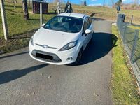 Gebraucht Ford Fiesta 82 PS (60 kW) 2011 Weiß Kleinwagen